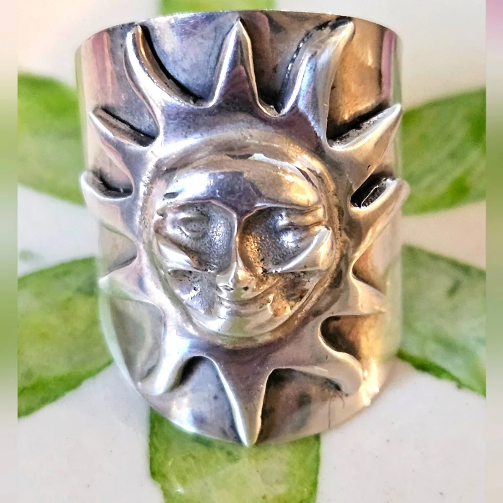 🤩SOLD🤩 Smiling Sun Sterling Silver Cigar Band Ring - Picture 4 of 6